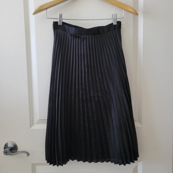 GAP Dresses & Skirts - GAP Black Midi Pleated Skirt Women Size 0